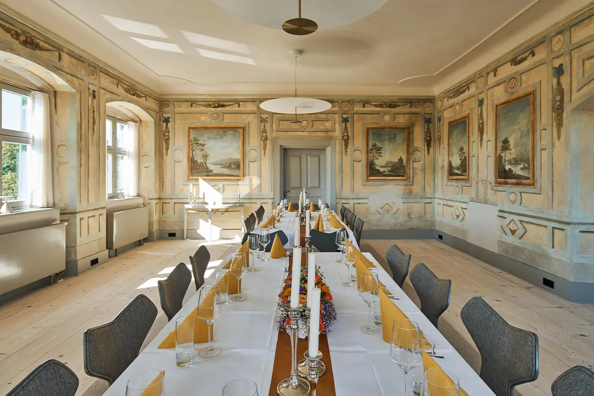 Gedeckte Tafel im Fürstenzimmer