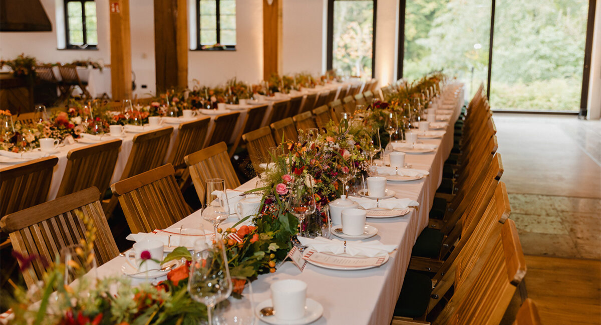 Hütte Tafel mit Blumen