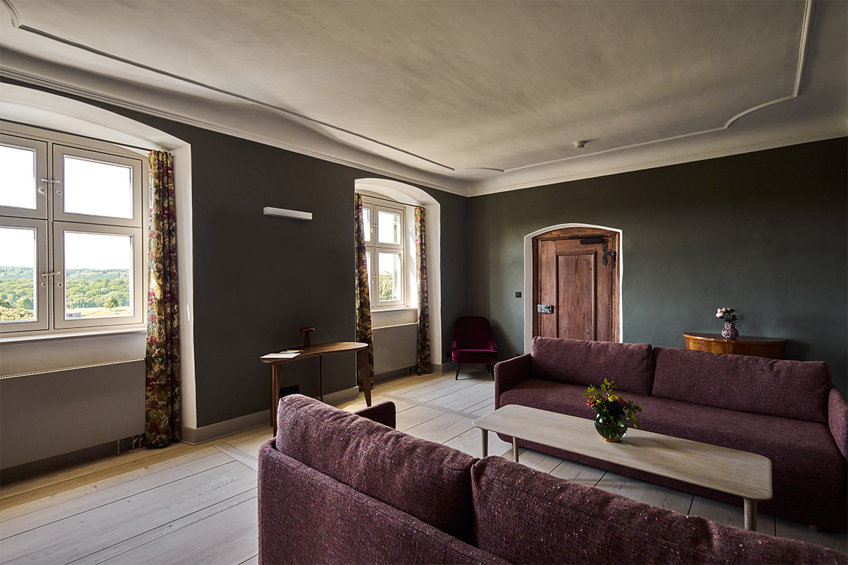 Durchgangszimmer als Besprechungsraum