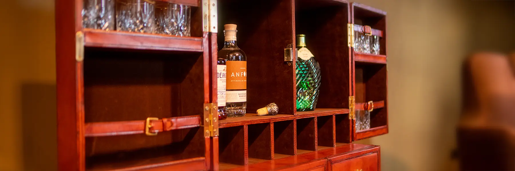 Schrank im Billardraum