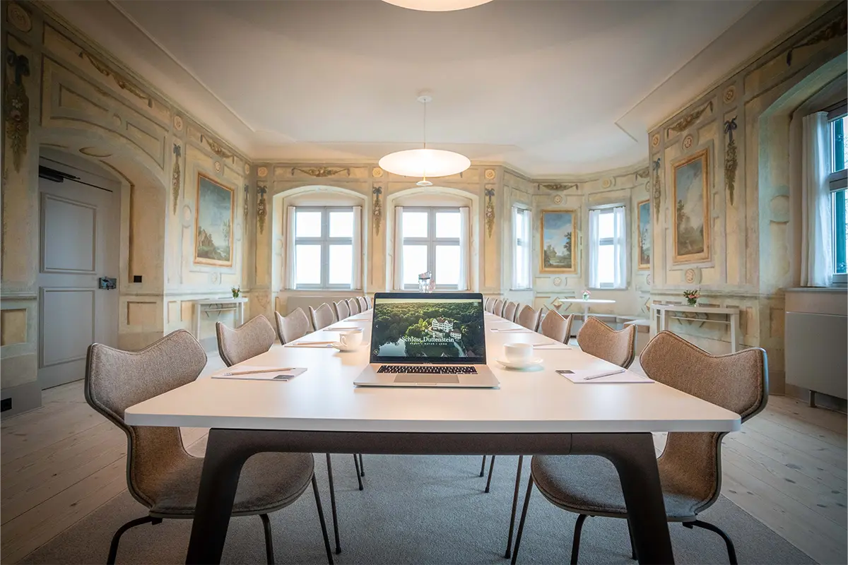 Fürstenzimmer mit Besprechungstisch