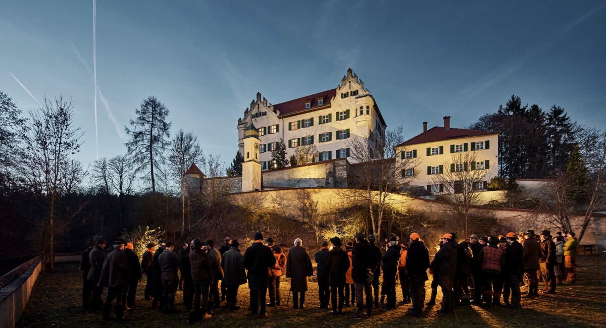 Erfolgreiche Jagd vor Schloss Duttenstein im Wildpark