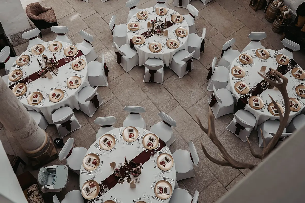 Schlosshalle festlich dekoriert