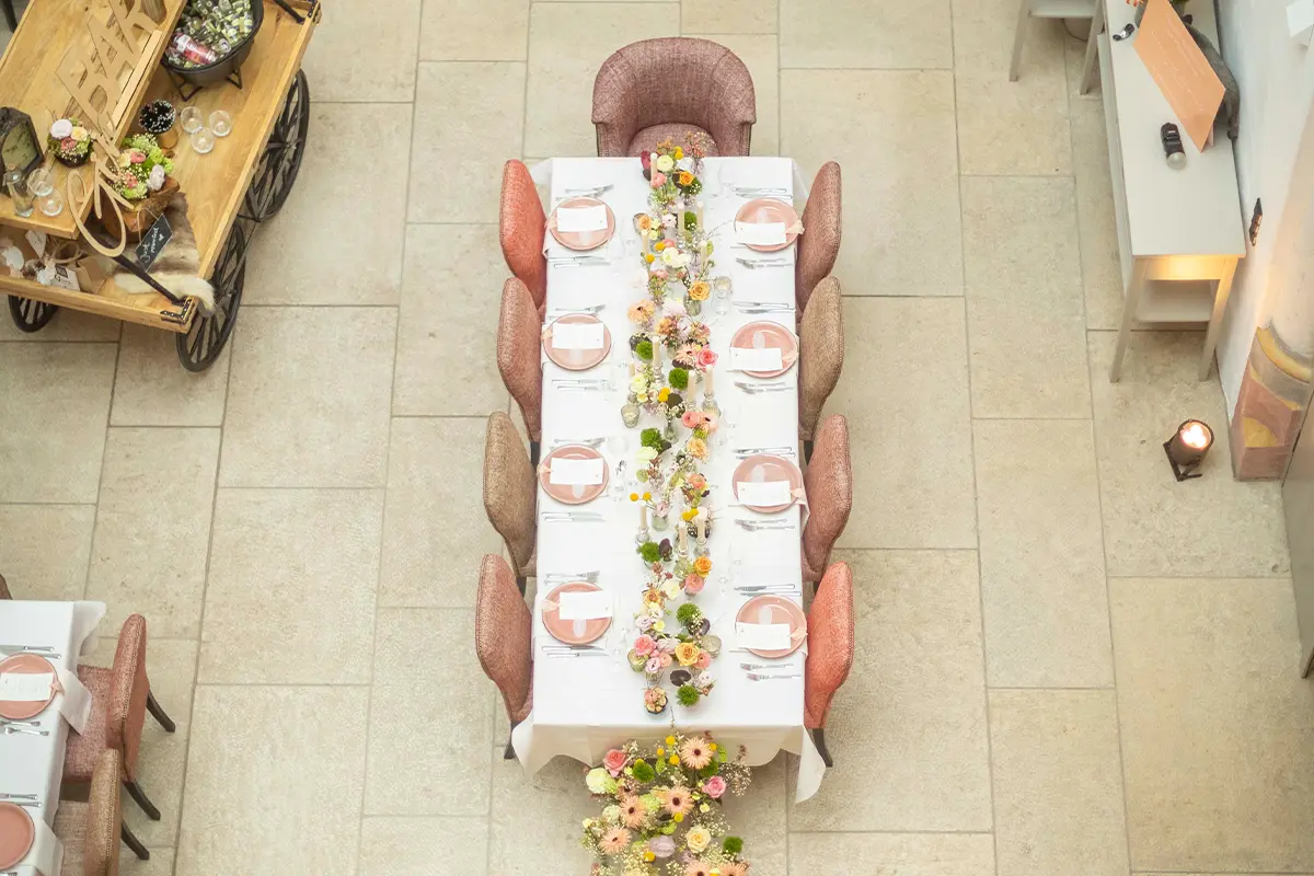 Schlosshalle festlich dekoriert