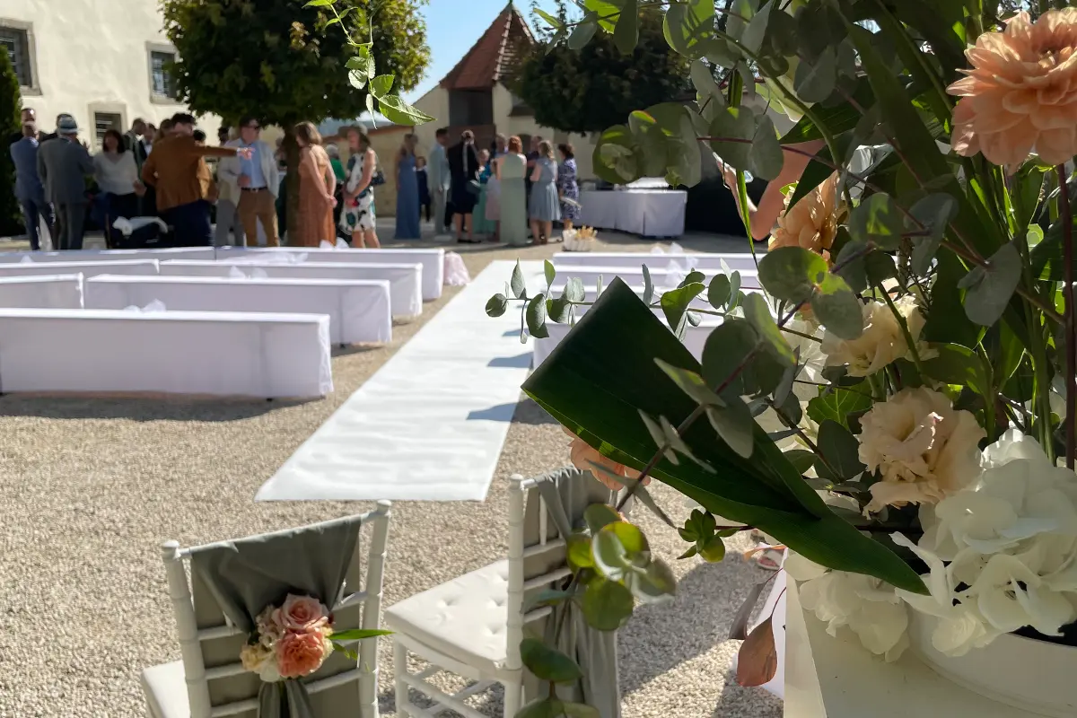 Empfang bei einer Trauung auf dem Schlosshof