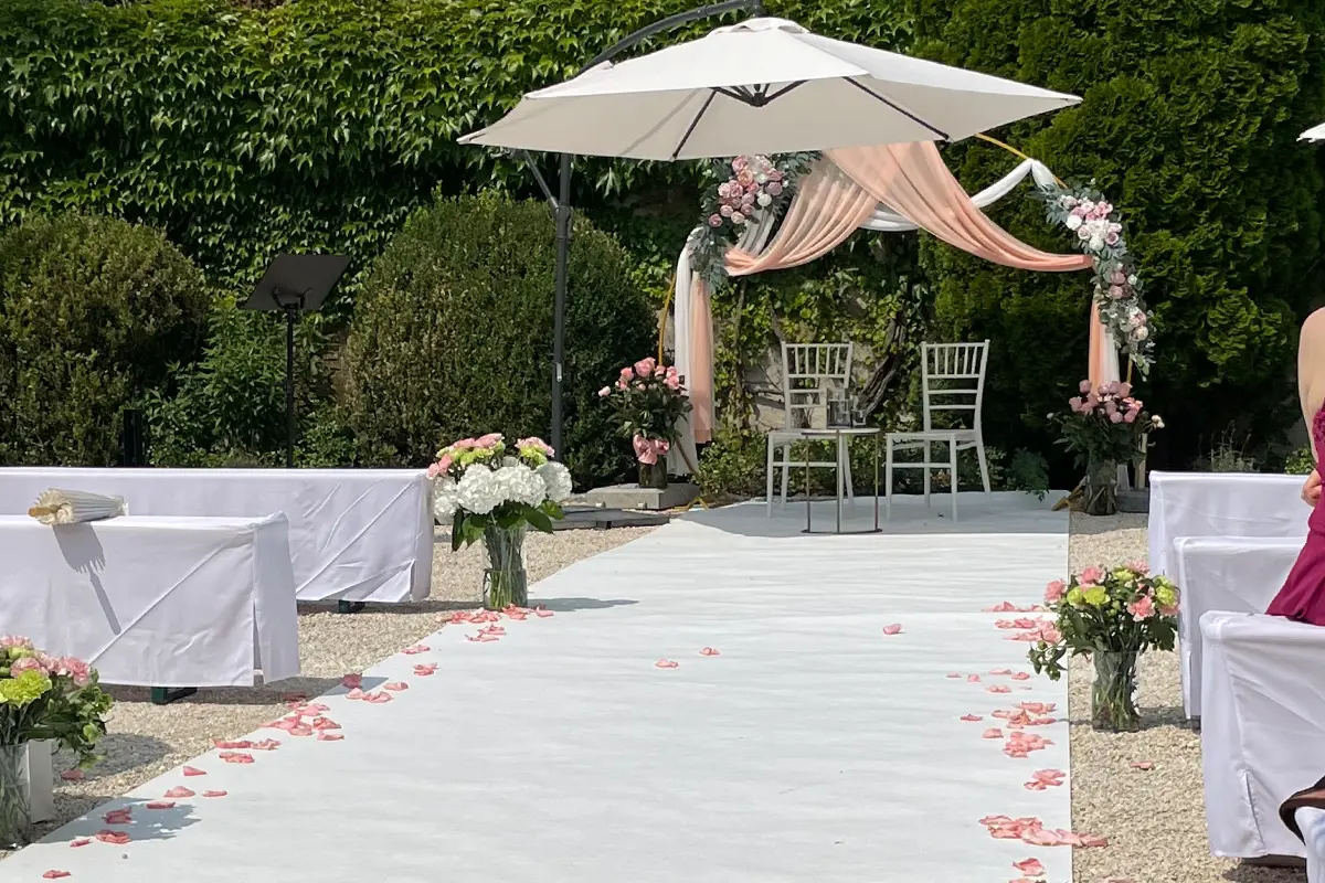 Trauungsbereich auf dem Schlosshof