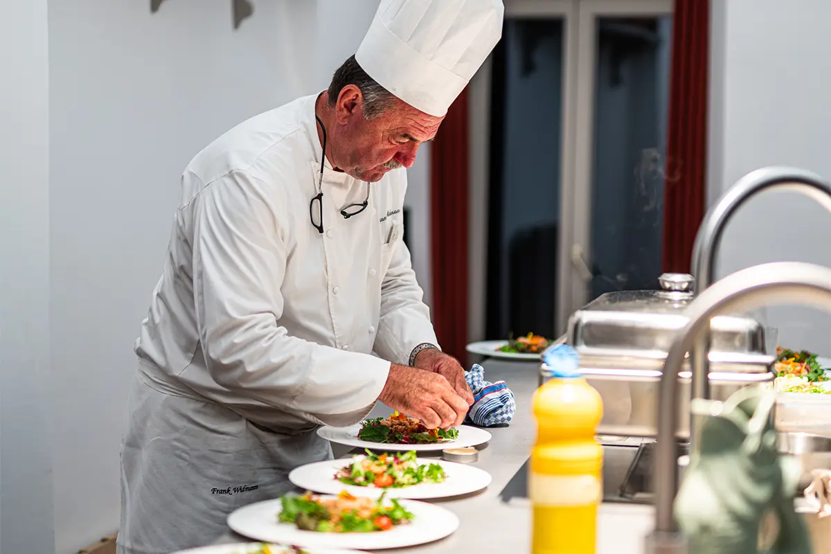 Zubereitung der Gerichte in der Schlossküche
